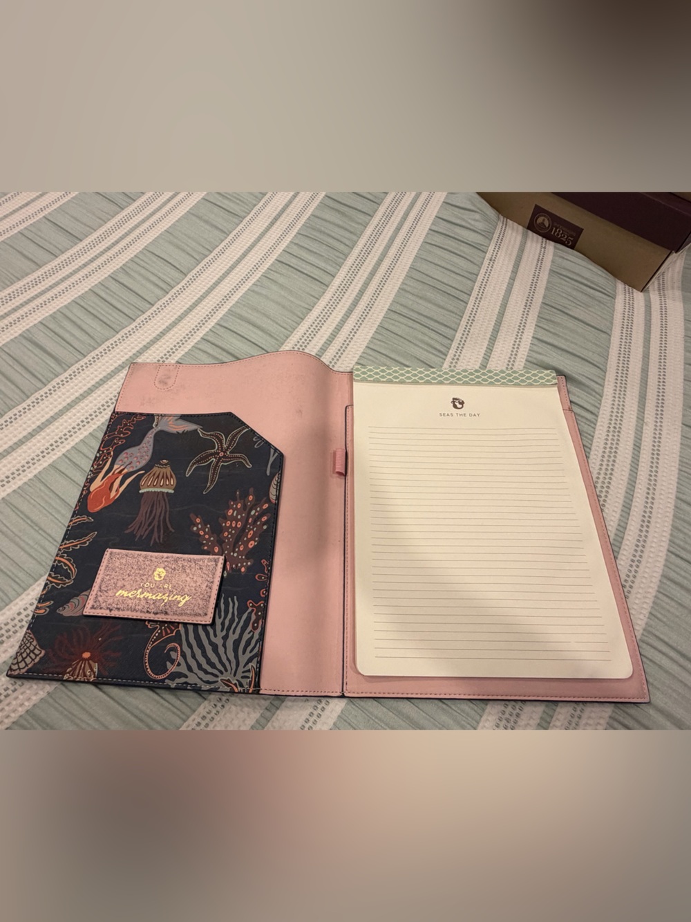 Spartina 449 Green and Pink Sea Life Print Portfolio Folder Notebook - Picture 2 of 8